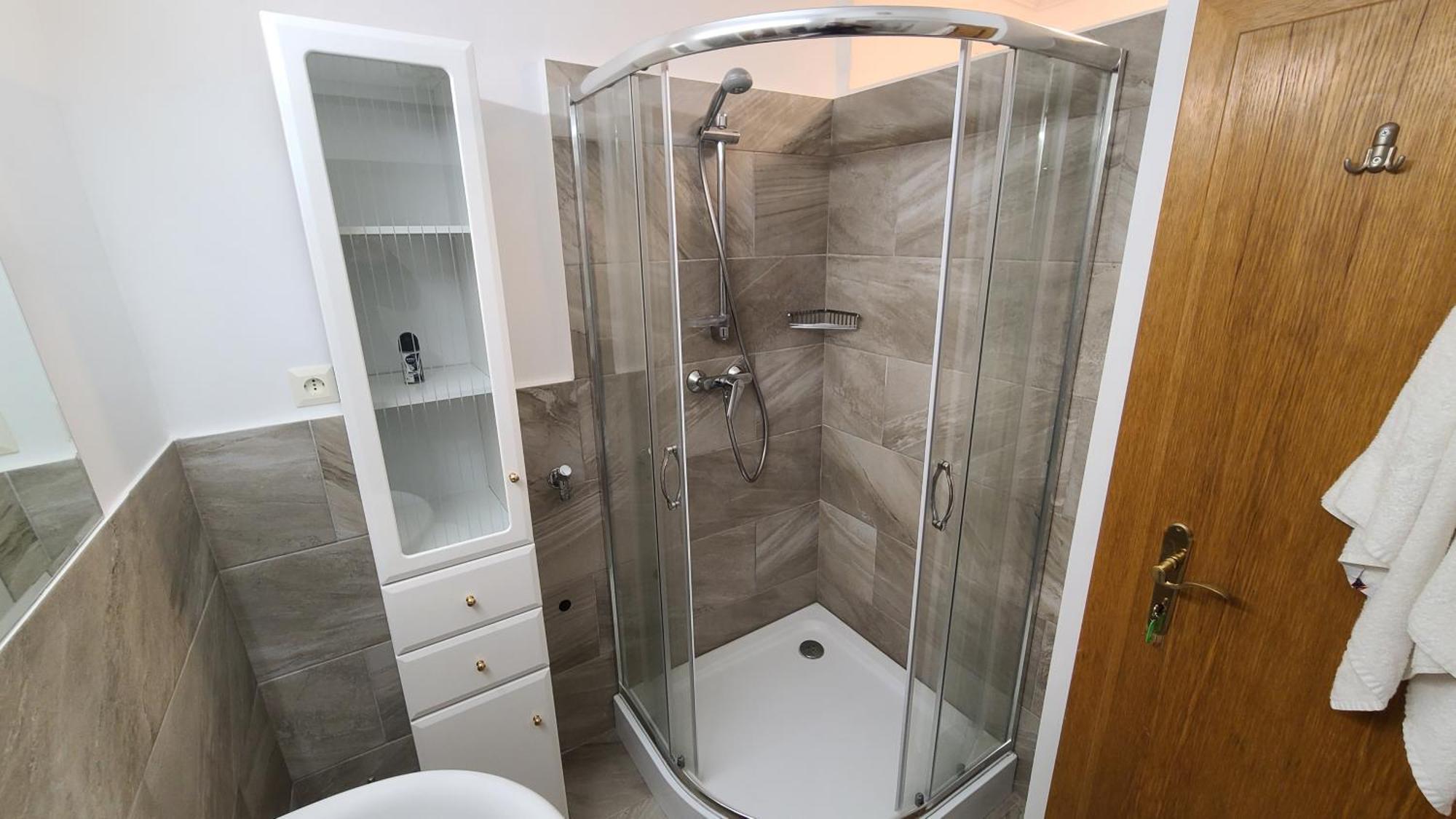 Apartment 4 *