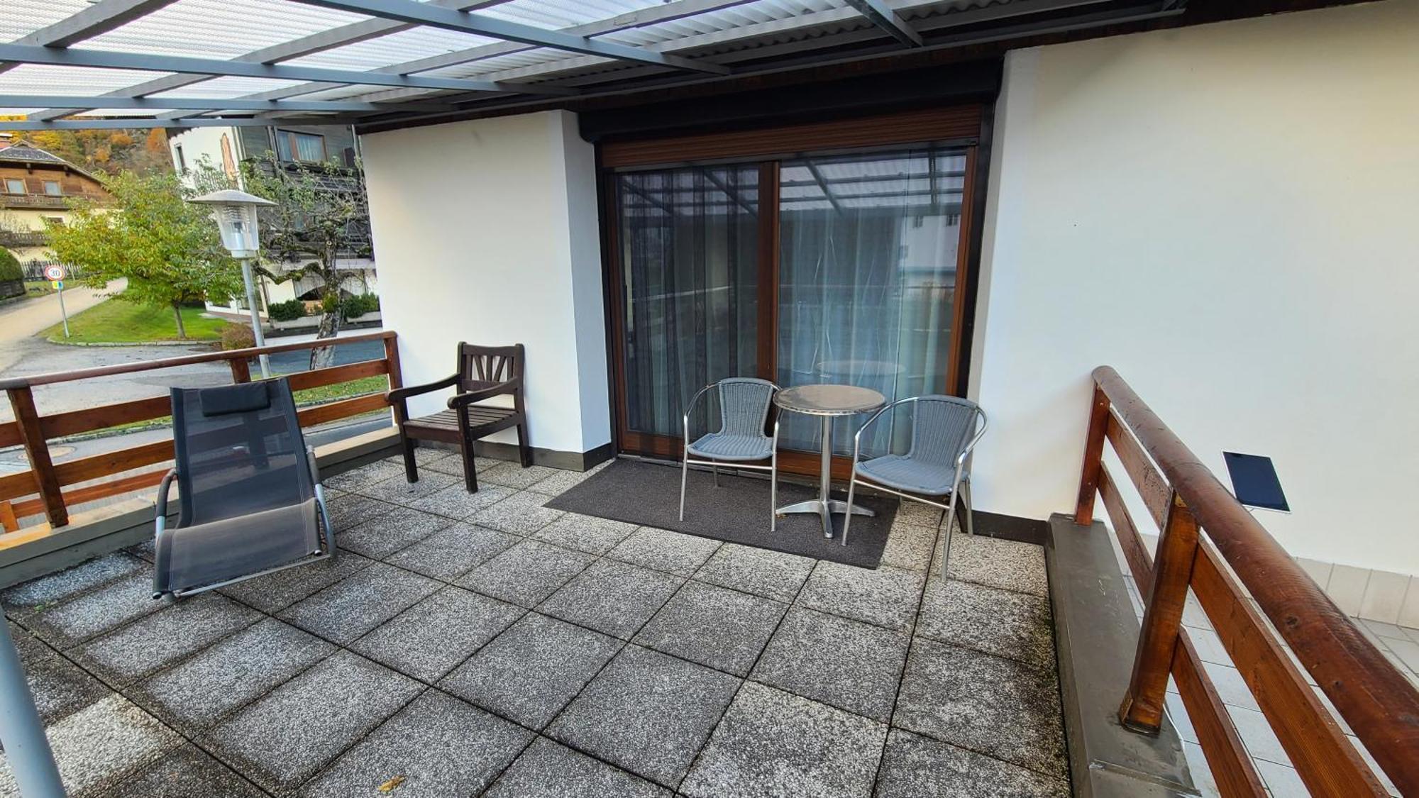 4 Apartment *